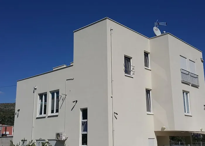 Charm Apartments And Rooms