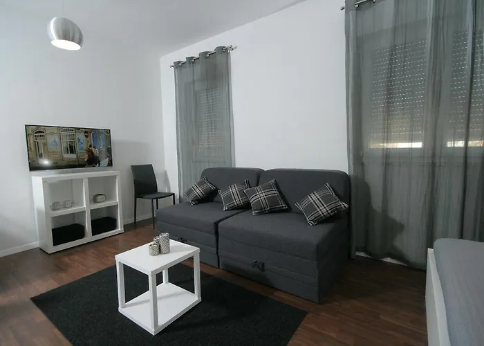 Charm Apartments And Rooms